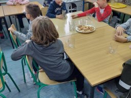 Rok szkolny 2022-2023 - 25. Dzien Herbaty w swietlicy szkolnej